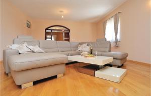 Posedenie v ubytovaní Holiday Home Pridraga With Outdoor Swimming Pool 183