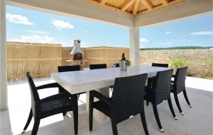 Balkón alebo terasa v ubytovaní Holiday Home Pridraga With Outdoor Swimming Pool 183