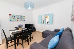 a living room with a couch and a table at Apartamento Praia Fuseta 3 - Ria Formosa in Olhão
