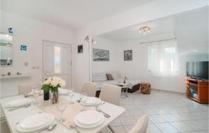 Gallery image of Nice Home In Sutivan With Kitchen in Sutivan