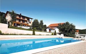 Bazén v ubytovaní 7 Bedroom Pet Friendly Home In Crni Kal alebo v jeho blízkosti