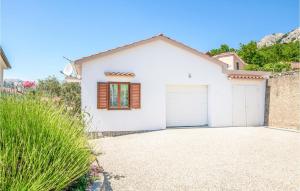 Budova, kde se apartmán nachází + 16 fotografií