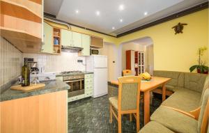 a kitchen with a couch and a table in a room at 3 Bedroom Nice Apartment In Fazana in Fažana