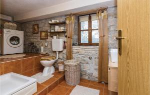 Koupelna v ubytování Two-Bedroom Holiday Home In Benkovac