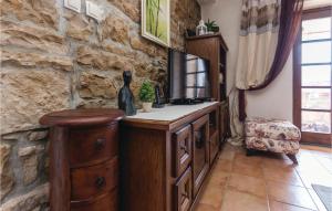 Fotografie z fotogalerie ubytování Two-Bedroom Holiday Home In Benkovac v destinaci Benkovac