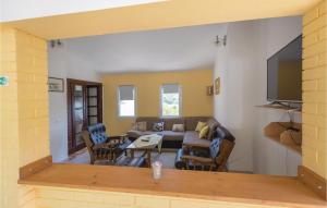 Seating area sa Beautiful Apartment In Ploce With Kitchen