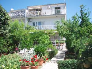 Photo de la galerie de l'établissement Garden Apartment, à Brodarica