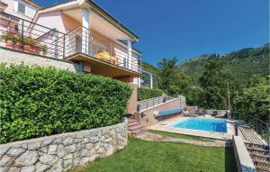 สระว่ายน้ำที่อยู่ใกล้ ๆ หรือใน Nice Apartment In Moscenicka Draga With Outdoor Swimming Pool