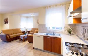 Fotografia z galérie ubytovania Beautiful Home In Palit With 4 Bedrooms And Wifi v Rabe