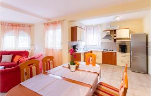 Fotografia z galérie ubytovania Beautiful Home In Palit With 4 Bedrooms And Wifi v Rabe