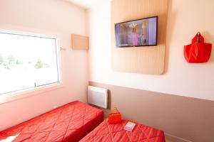 Postel nebo postele na pokoji v ubytování Premiere Classe Troyes Sud - Parc St Thibault