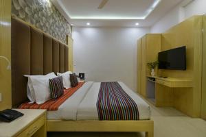 TV a/nebo společenská místnost v ubytování Hotel Yuvraj Deluxe