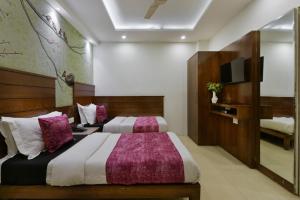 Postel nebo postele na pokoji v ubytování Hotel Yuvraj Deluxe