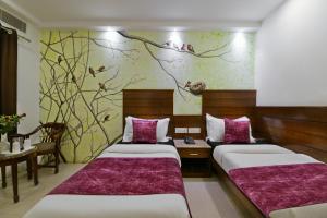 Postel nebo postele na pokoji v ubytování Hotel Yuvraj Deluxe