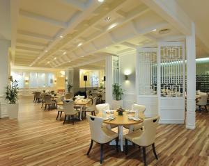 Restaurace v ubytování Empire Hotel Subang