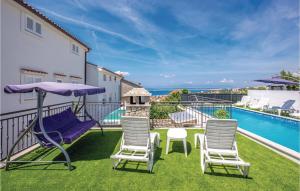 Bazén v ubytovaní Cozy Apartment In Crikvenica With Wifi alebo v jeho blízkosti + 23 fotografií