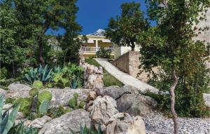 En have udenfor Gorgeous Apartment In Lukovo Sugarje + 19 billeder