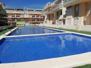 The swimming pool at or close to Delfines III Solo Familias Serviplaya