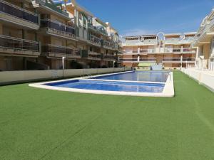 The swimming pool at or close to Delfines III Solo Familias Serviplaya
