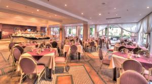 Restaurace v ubytování Kennedy Hospitality Resort