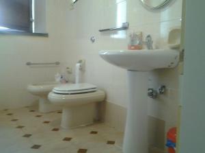 Kylpyhuone majoituspaikassa B&B Su Semucu