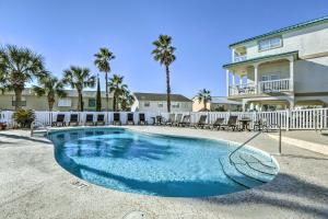 Kolam renang di atau di dekat Sunny PCB Home with Balcony Steps to the Beach!