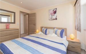Posteľ alebo postele v izbe v ubytovaní Two-Bedroom Holiday Home In Zadar