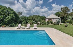 Bazén v ubytování Holiday Home Manjadvorci Vi nebo v jeho okolí
