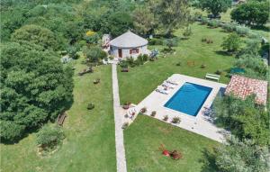 Bazén v ubytování Holiday Home Manjadvorci Vi nebo v jeho okolí