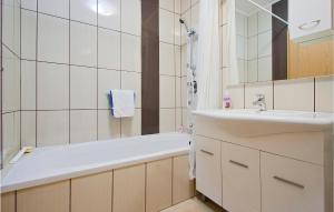 Fotografia z galérie ubytovania Lovely Apartment In Valtursko Polje With Wifi v destinácii Pula