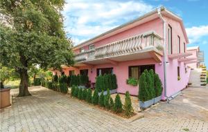 Fotografia z galérie ubytovania Lovely Apartment In Valtursko Polje With Wifi v destinácii Pula