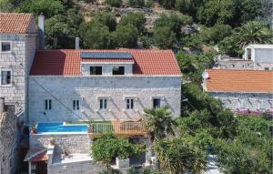 Bazén v ubytování Four-Bedroom Holiday Home In Orebic nebo v jeho okolí