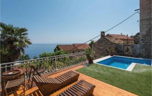 Bazén v ubytování Four-Bedroom Holiday Home In Orebic nebo v jeho okolí