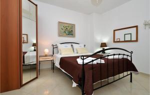 Postel nebo postele na pokoji v ubytování Apartment Stara Riva L-531