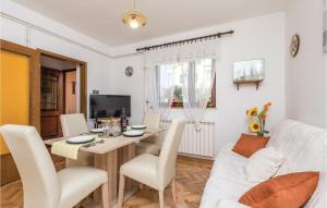 a living room with a table and a couch at 2 Bedroom Cozy Apartment In Rubesi in Rubeši
