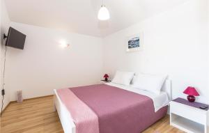 Postel nebo postele na pokoji v ubytování Four-Bedroom Holiday Home In Blato Na Cetini