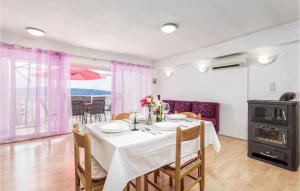 Fotografia z galérie ubytovania Stunning Apartment In Senj With Kitchen v destinácii Senj