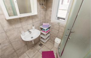 Kúpeľňa v ubytovaní Stunning Apartment In Senj With Kitchen