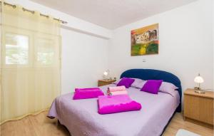 Posteľ alebo postele v izbe v ubytovaní Stunning Apartment In Senj With Kitchen