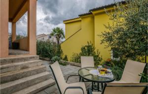 Balkón nebo terasa v ubytování Cozy Apartment In Vrbnik With Wifi