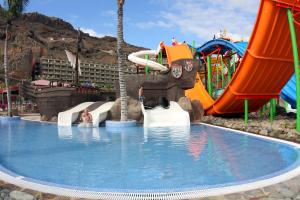 Sundlaugin á Hotel LIVVO Lago Taurito & Aquapark eða í nágrenninu