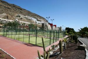Tennis- og/eða veggtennisaðstaða á Hotel LIVVO Lago Taurito & Aquapark eða í nágrenninu
