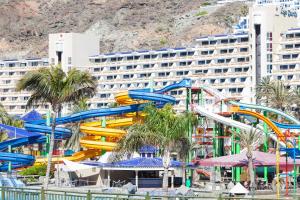 Sundlaugin á Hotel LIVVO Lago Taurito & Aquapark eða í nágrenninu