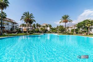 Spacious 4-BDRM Apartment w/ Pool next to Puerto Banús ...