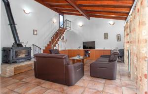 TV a/nebo společenská místnost v ubytování 3 Bedroom Cozy Home In Hreljin