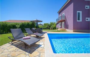 Gallery image of Beautiful Home In Perci With Outdoor Swimming Pool in Tar
