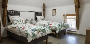 Ένα ή περισσότερα κρεβάτια σε δωμάτιο στο MOULIN DE L'HOSTE +67 φωτογραφίες