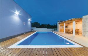 Πισίνα στο ή κοντά στο Two-Bedroom Apartment In Veli Rat