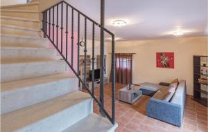 Area soggiorno di 4 Bedroom Cozy Home In Liznjan