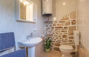 Bagno di 4 Bedroom Cozy Home In Liznjan